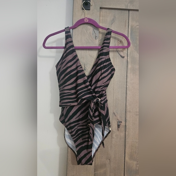 SUMMERSALT The Wrap One-Piece Swim Suit In Brown/black Modern Zebra. Size 6 - Picture 6 of 15